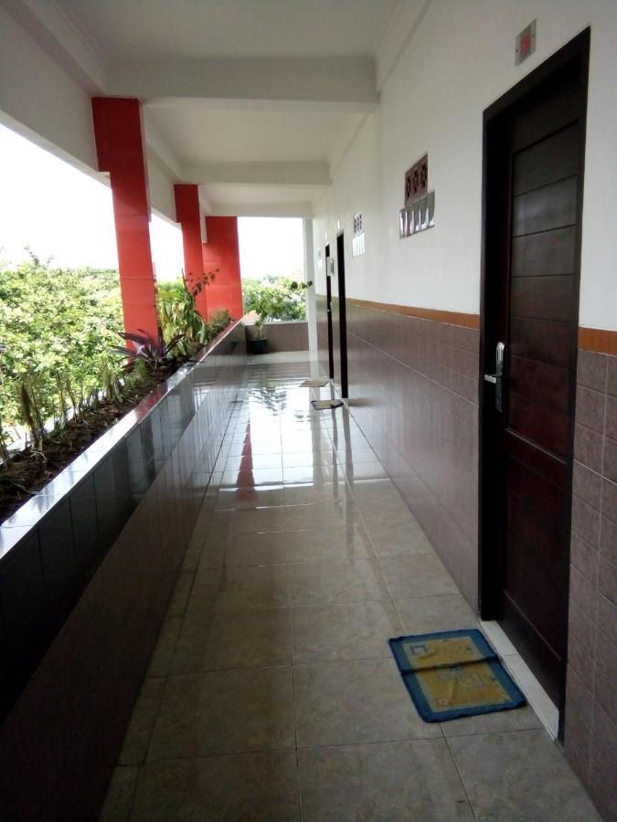 Hotel Surakarta Tulungagung Bagian luar foto