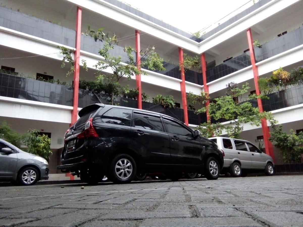 Hotel Surakarta Tulungagung Bagian luar foto