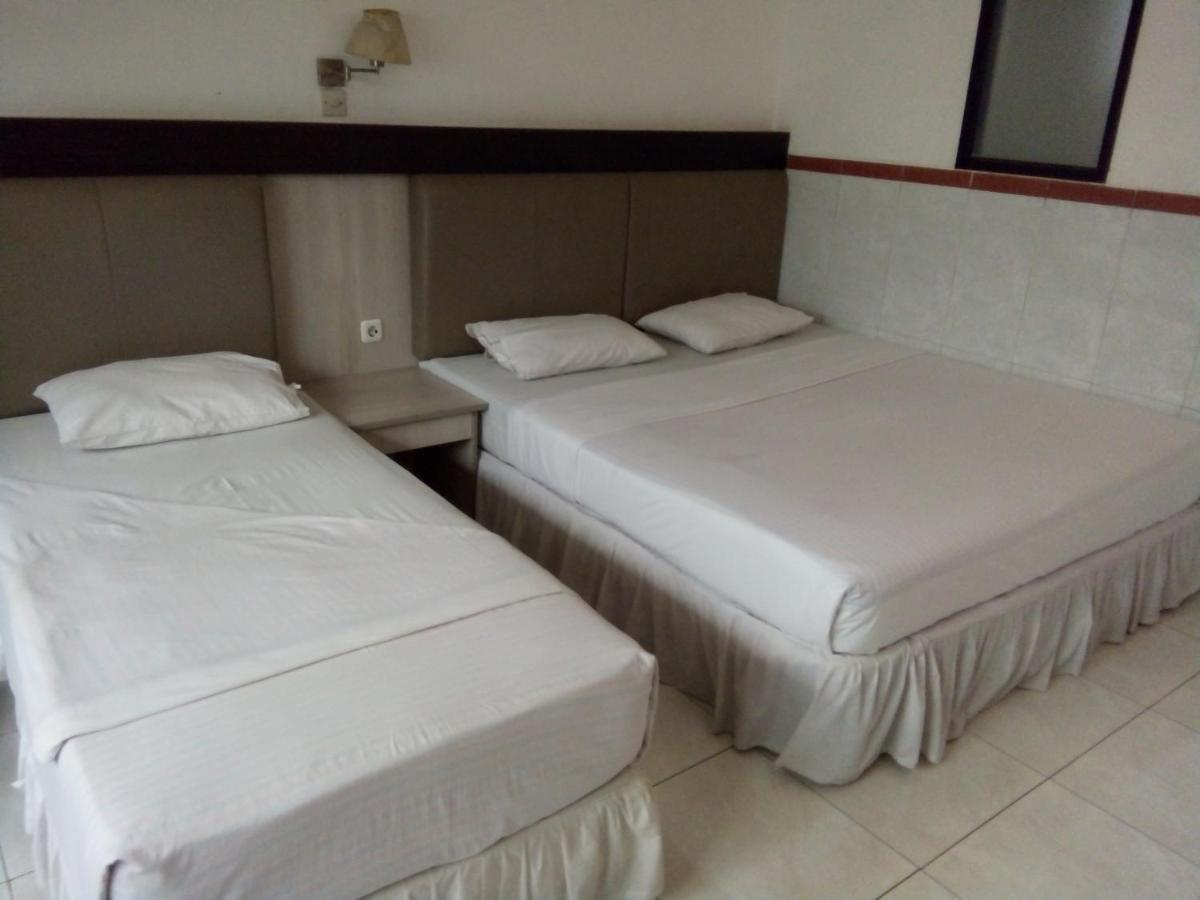 Hotel Surakarta Tulungagung Bagian luar foto