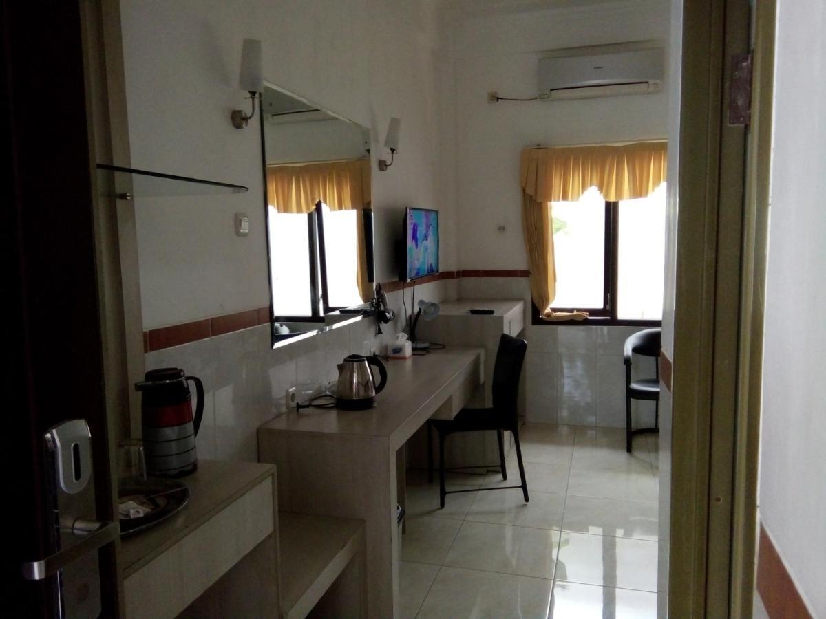 Hotel Surakarta Tulungagung Bagian luar foto
