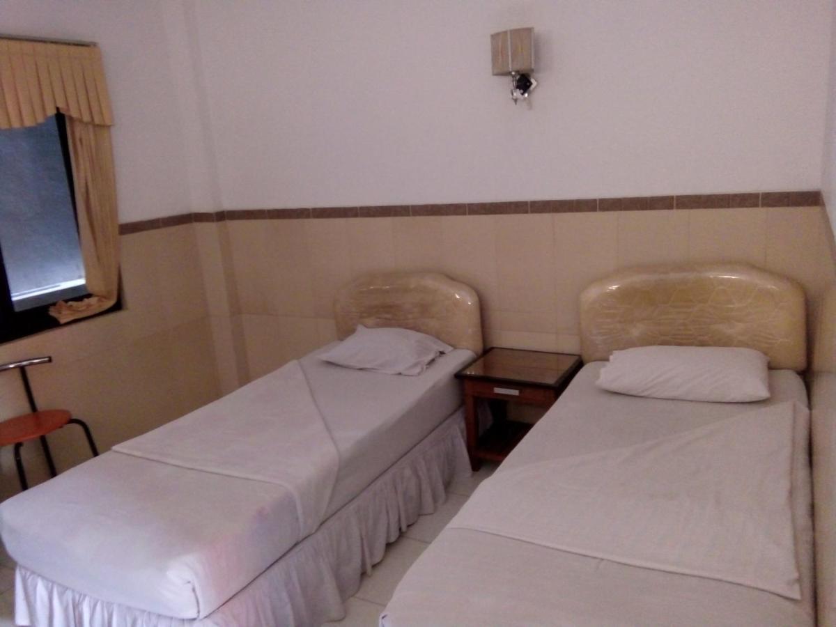 Hotel Surakarta Tulungagung Bagian luar foto