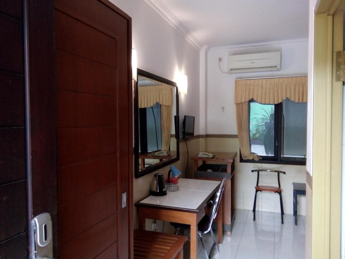 Hotel Surakarta Tulungagung Bagian luar foto